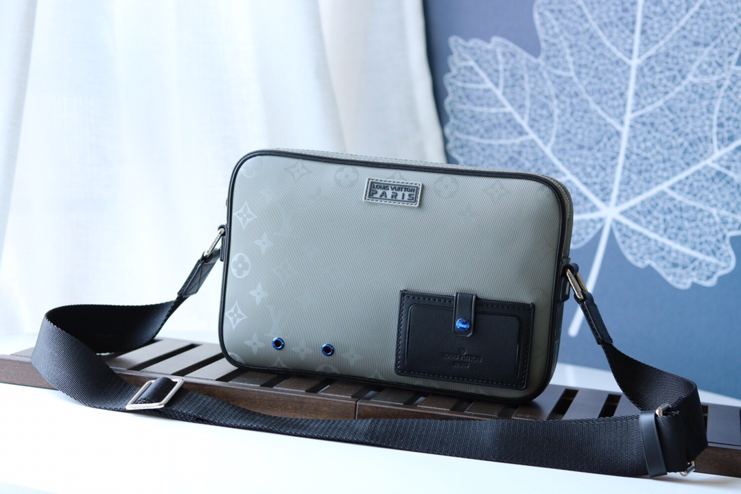 L*ouis V*uitton Top Bag 26x17x5CM