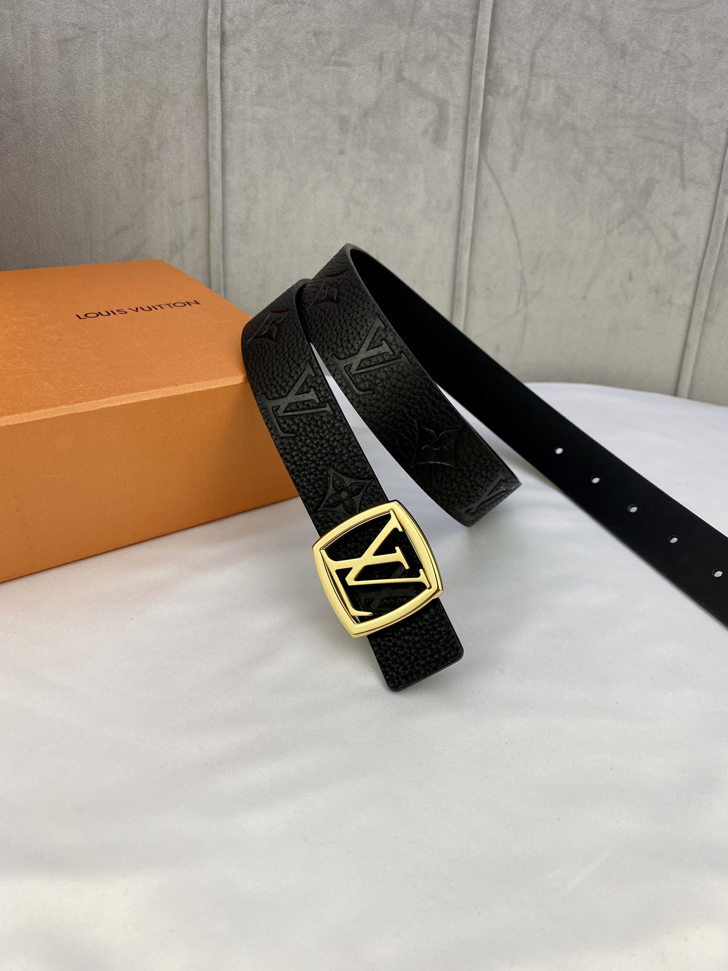 L*ouis V*uitton Belts Top Version