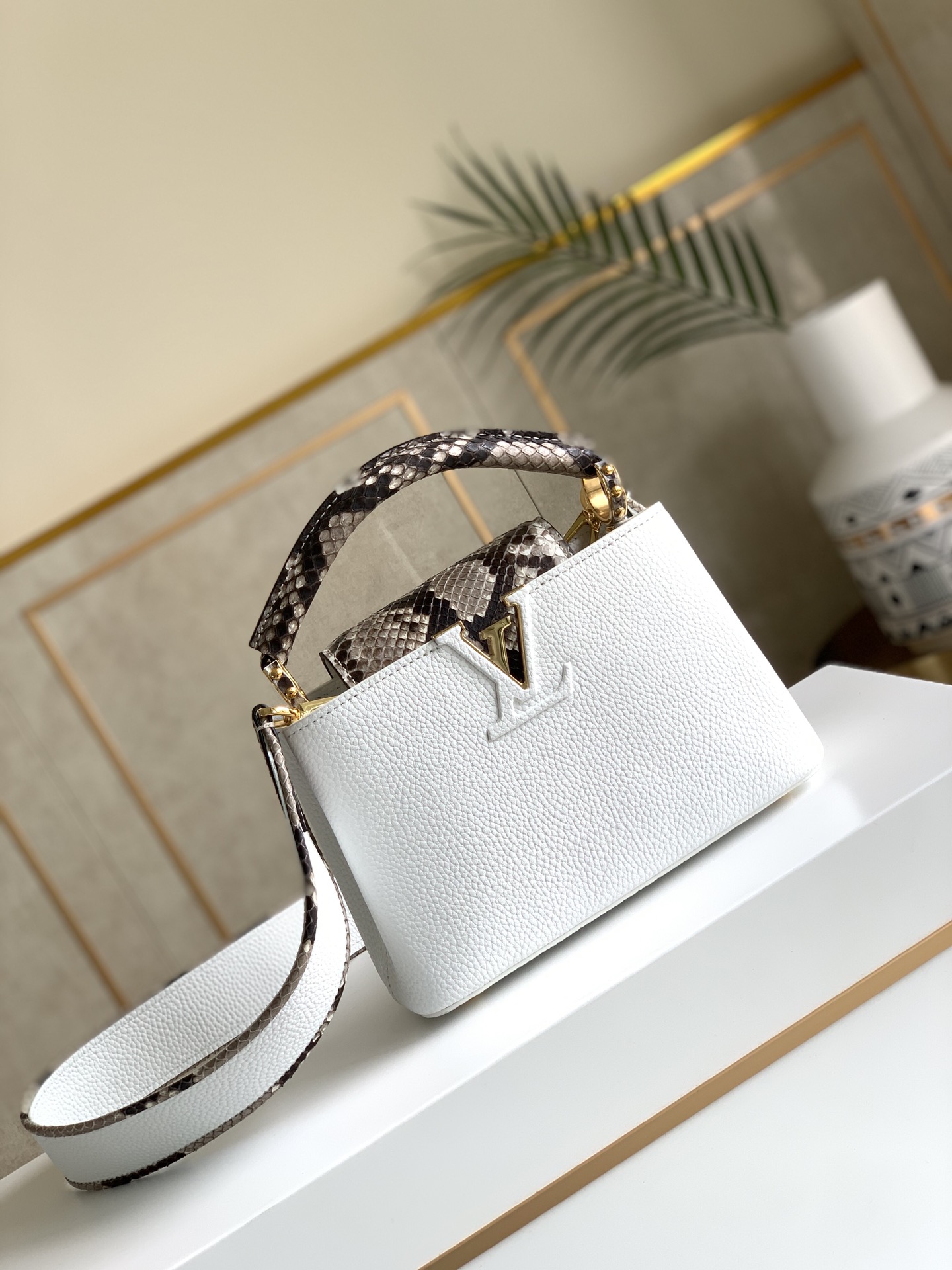 L*ouis V*uitton Top Bag 21x14x8cm