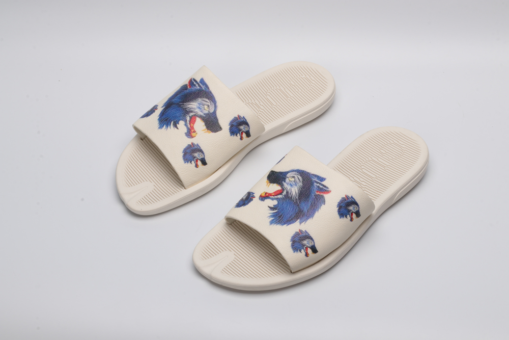 G*cci Sandals