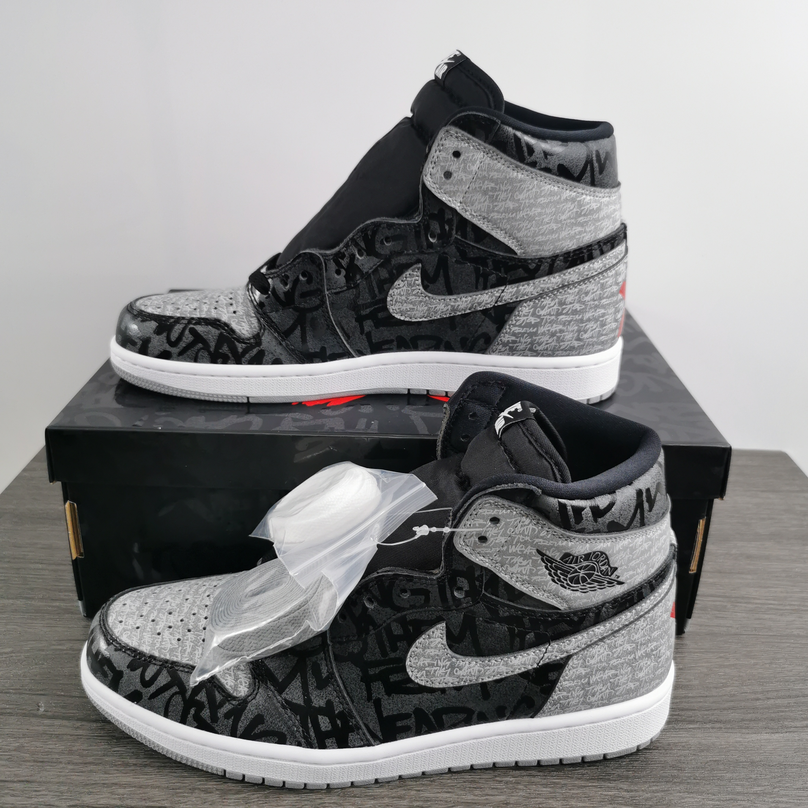 Air Jordan 1 High OG βRebellionaireβ 555088-036