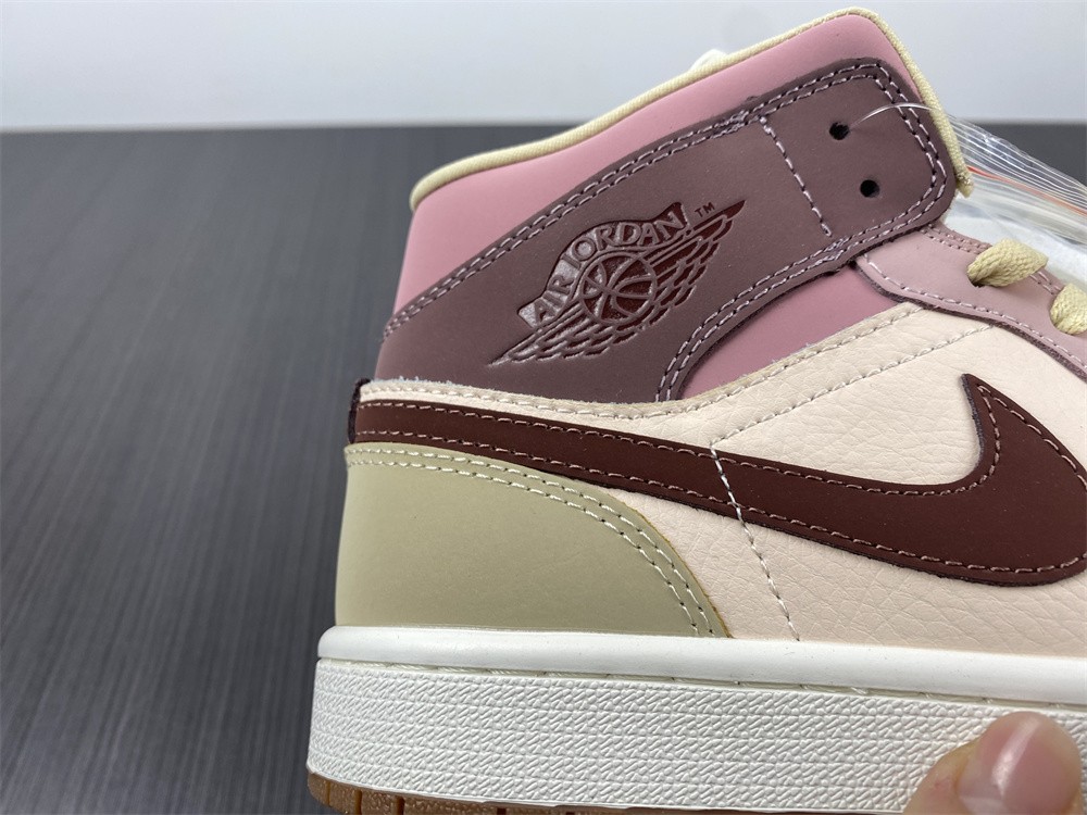 Air Jordan 1 Mid DO7440-821