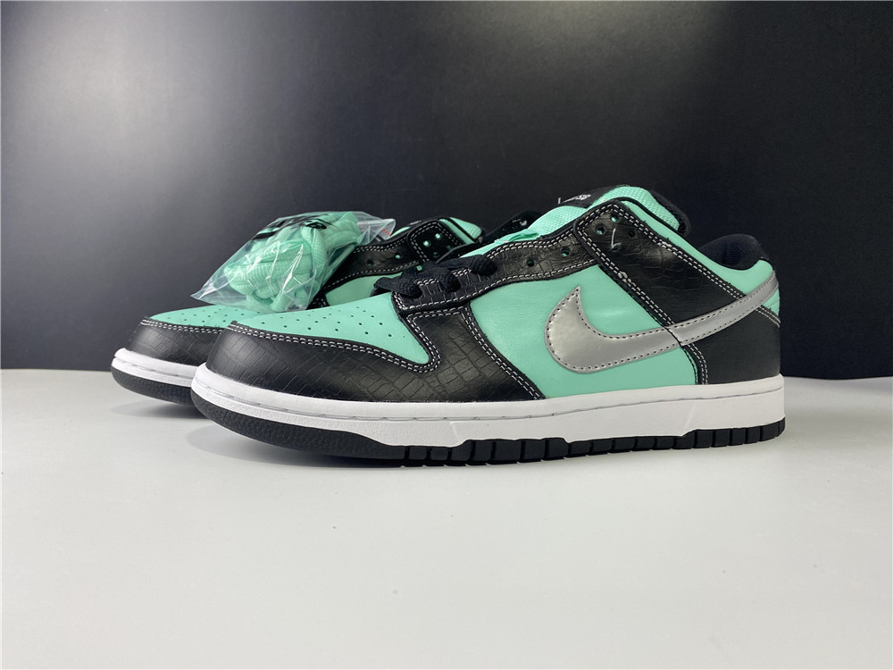 from Nike SB Dunk DIAMOND TIFFANY 304292-402
