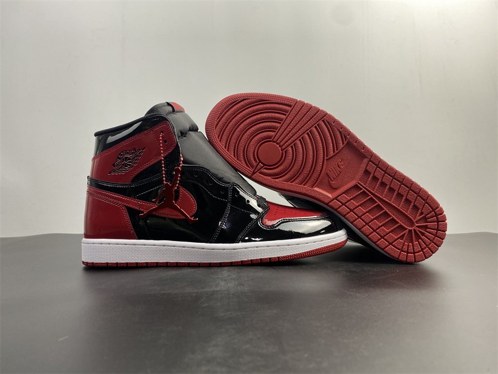 Air Jordan 1 High OG “Bred Patent” 555088-063