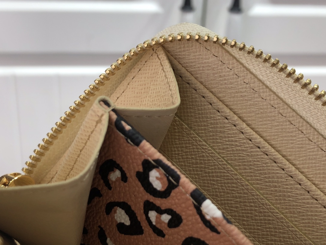 L*ouis V*uitton Bag Top Quality 11*8.5*2cm