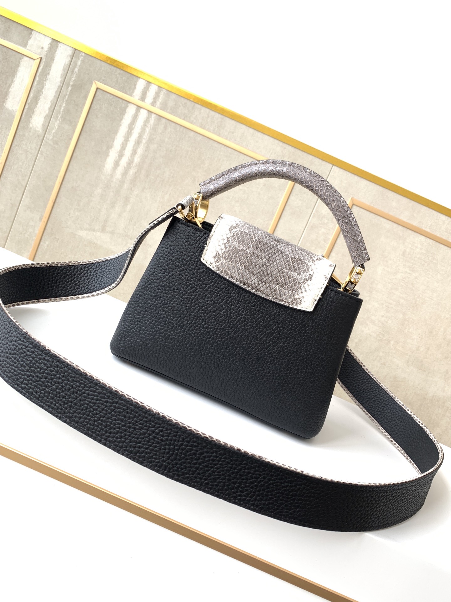 L*ouis V*uitton Top Bag 21x14x8cm