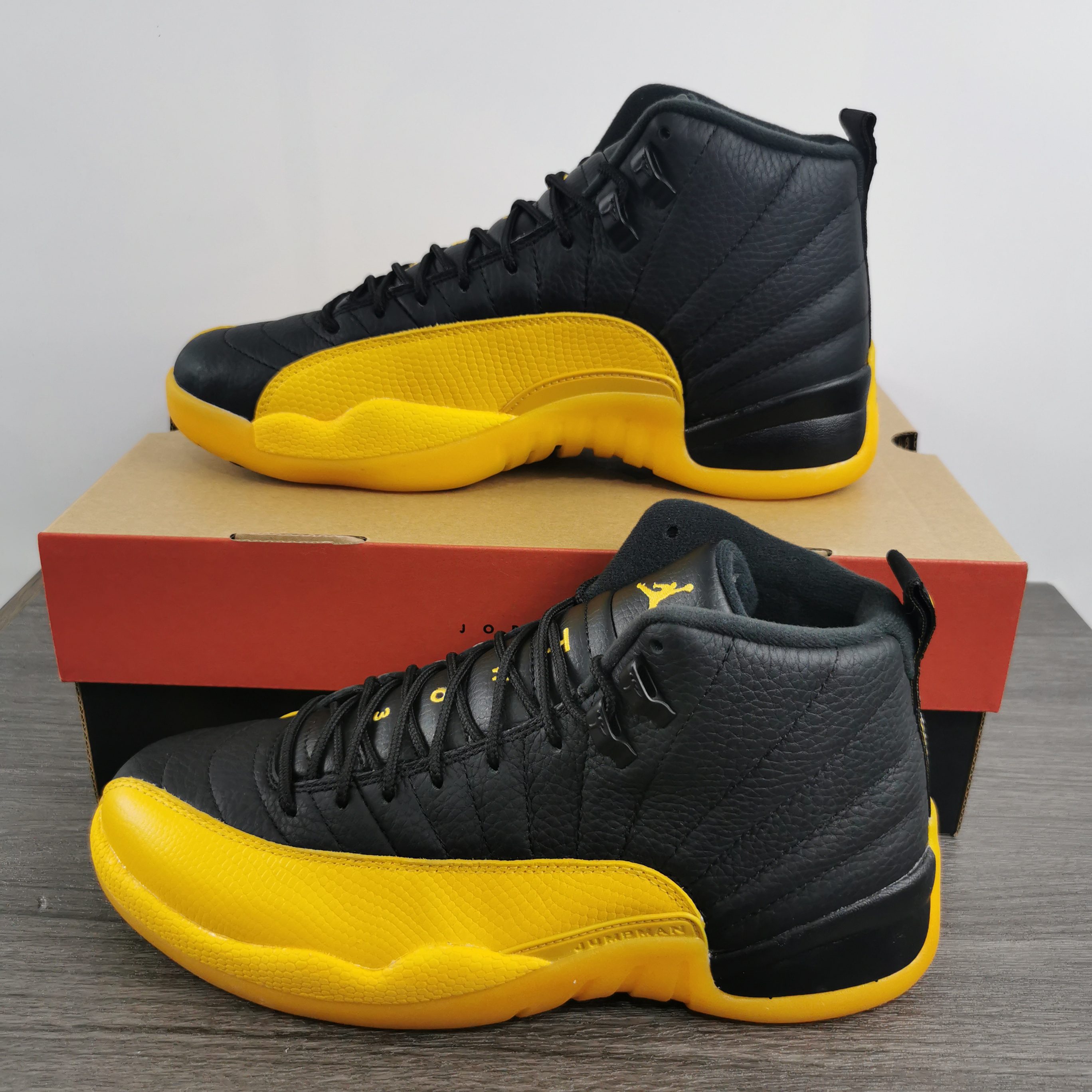 Air Jordan 12 Retro βUniversity Gold 2020