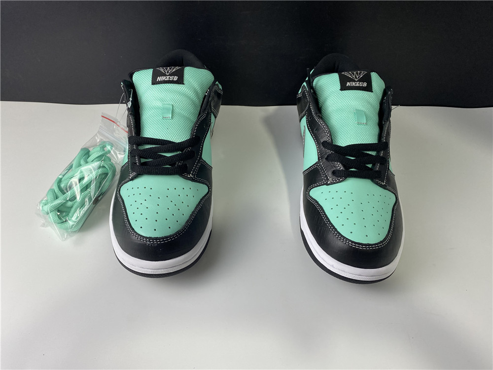 from Nike SB Dunk DIAMOND TIFFANY 304292-402