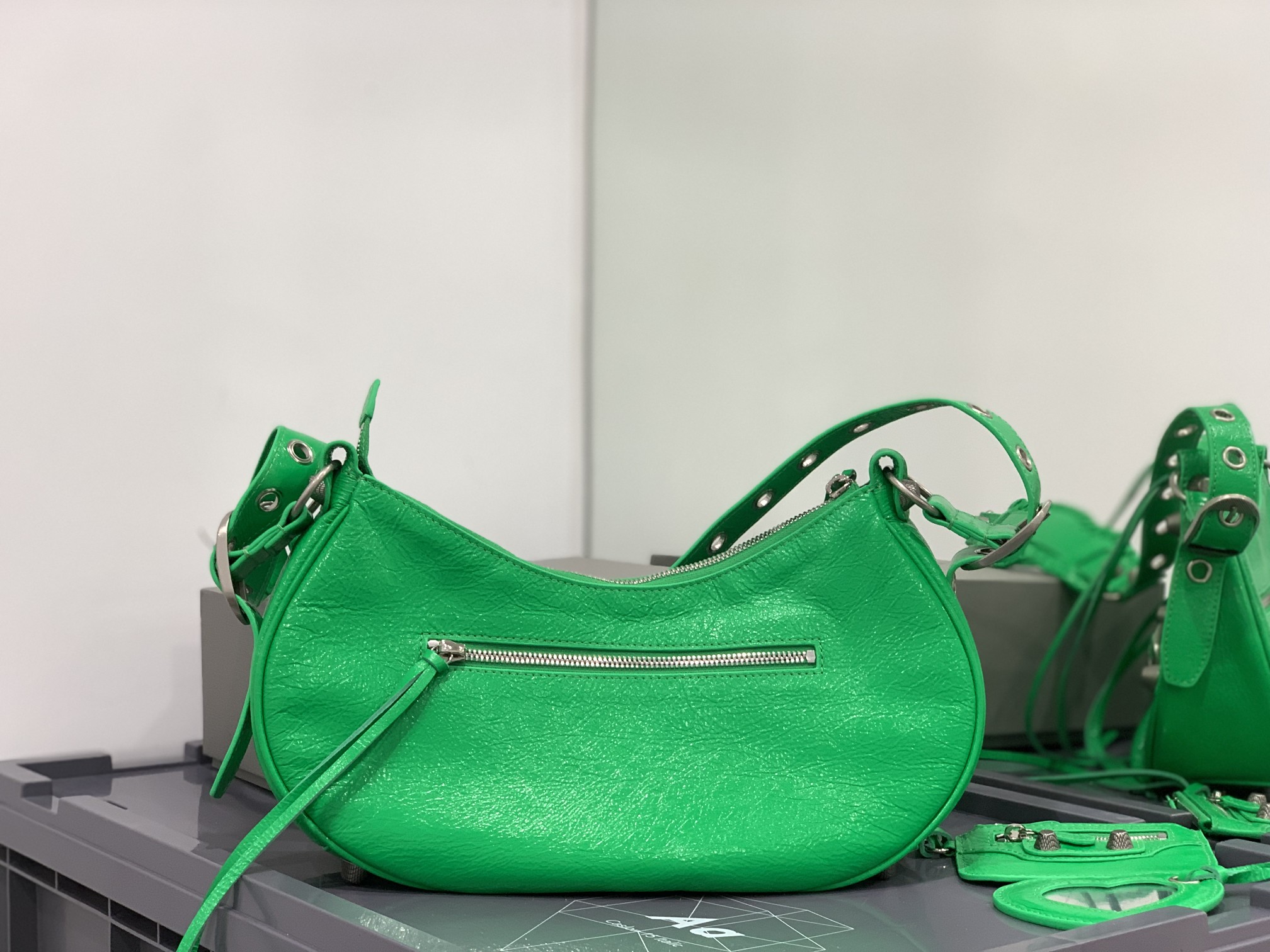 B*alenciaga Bag Top Quality 33x16x8.4cm