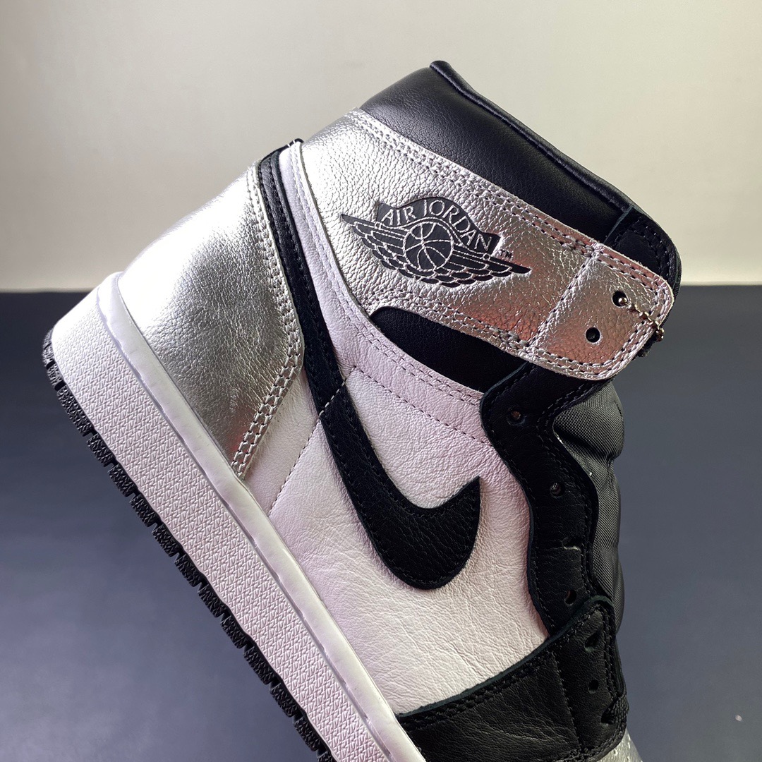 Air Jordan 1 High OG WMNS “Silver Toe” CD0461-001