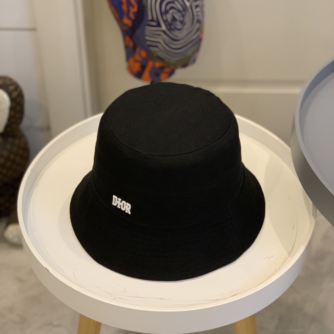Top Hats 57cm