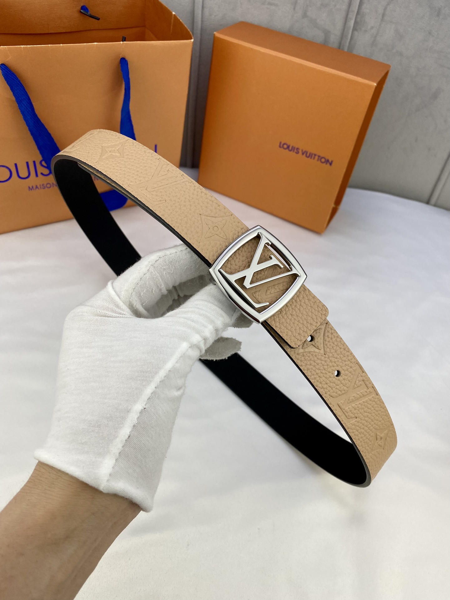 L*ouis V*uitton Belts Top Version