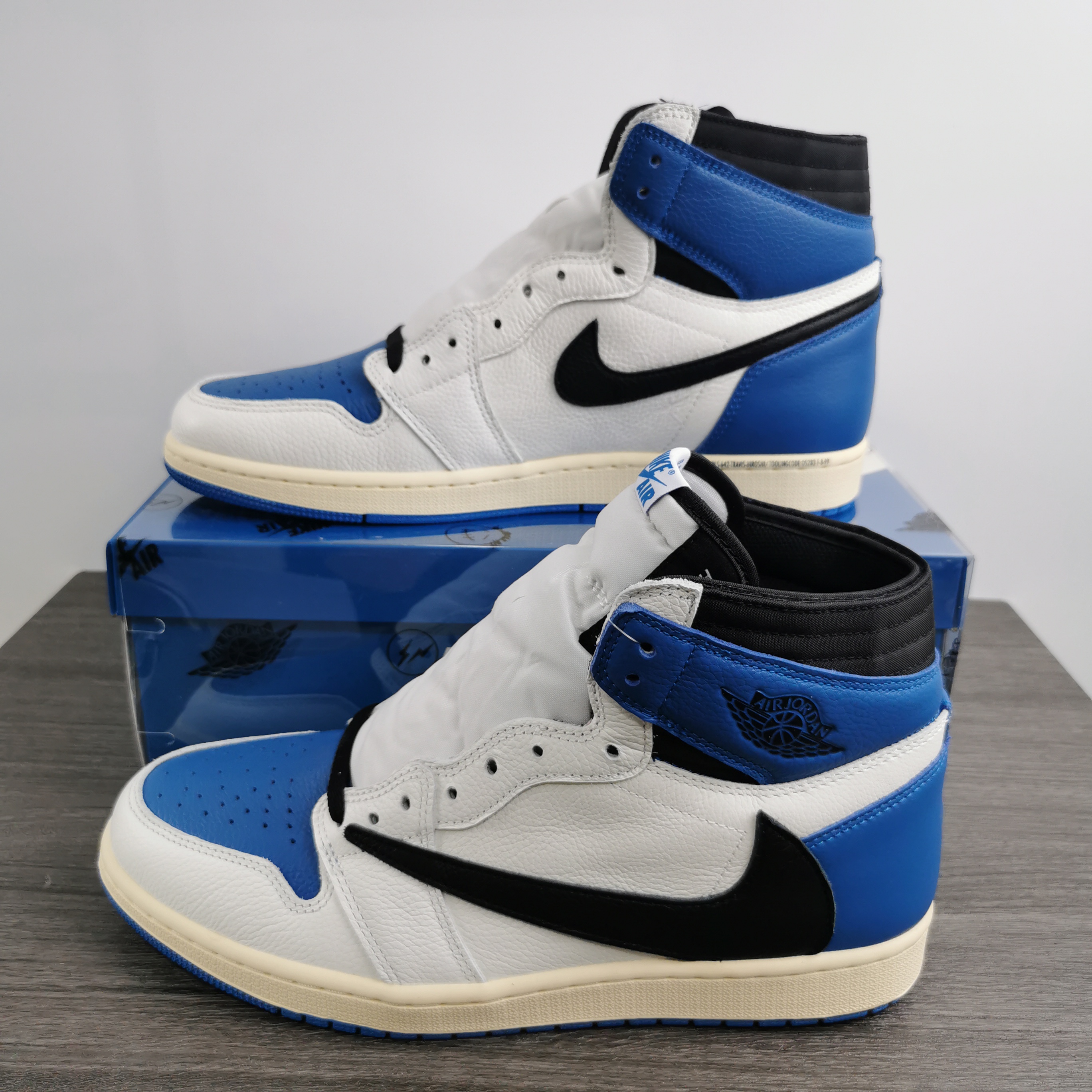 Air Jordan 1 Travis Scott DH3227-105