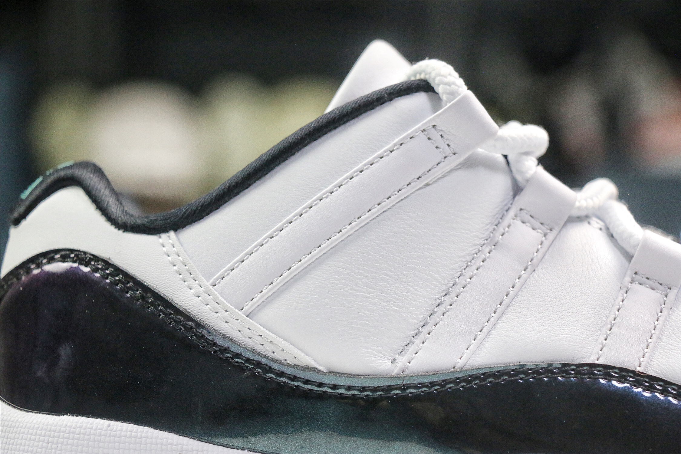 Air Jordan 11 Low Emerald Easter