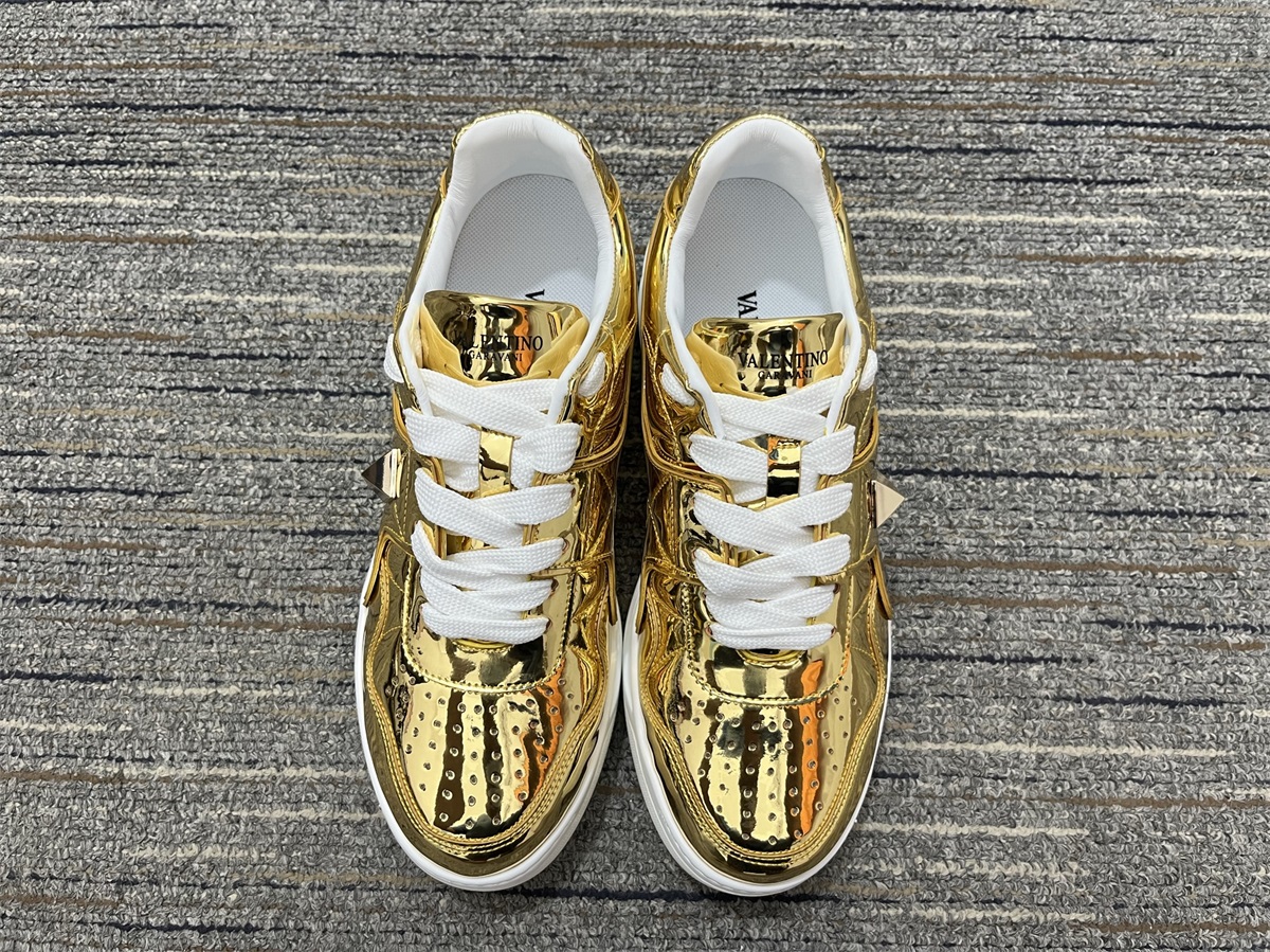 Women 𝑉*𝐴𝐿𝐸𝑁𝑇𝐼𝑁𝑂 Top Sneakers