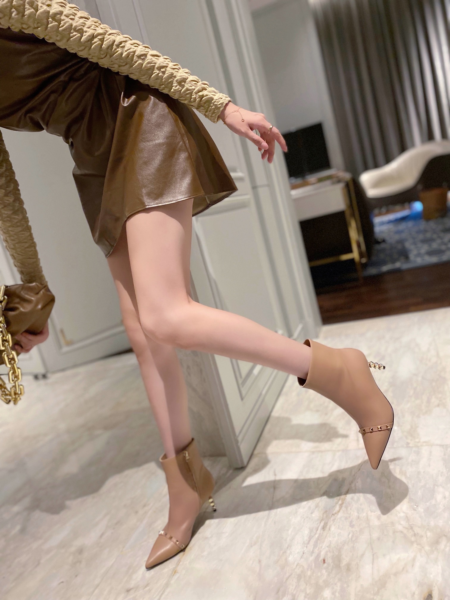 Women 𝑉*𝐴𝐿𝐸𝑁𝑇𝐼𝑁𝑂 Top Sneakers