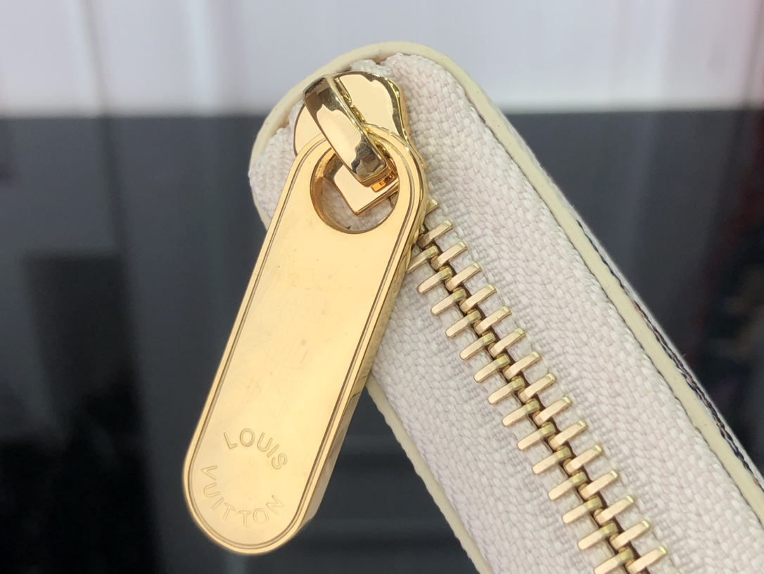 L*ouis V*uitton Bag Top Quality 11*8.5*2cm