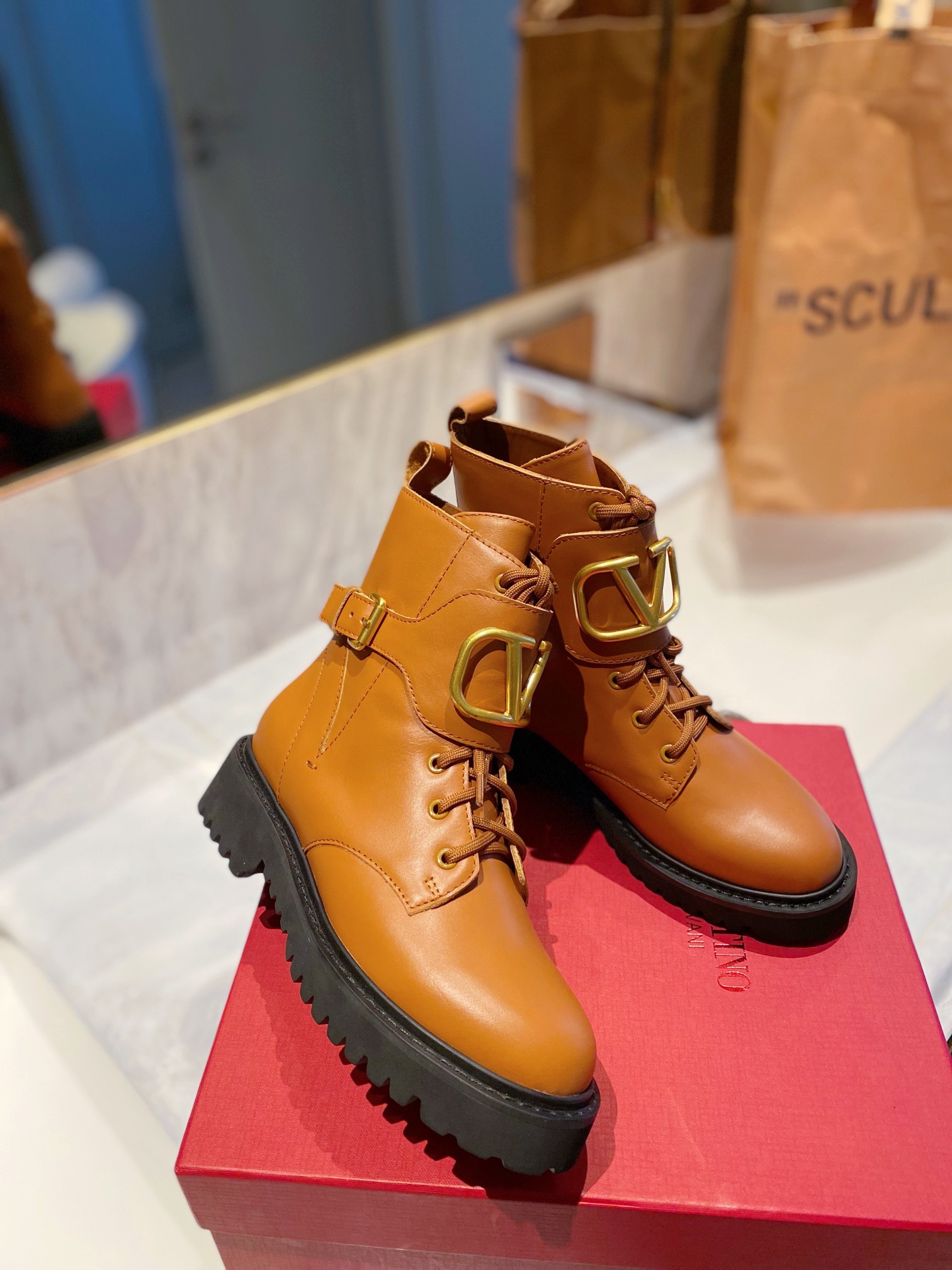 Women 𝑉*𝐴𝐿𝐸𝑁𝑇𝐼𝑁𝑂 Top Sneakers