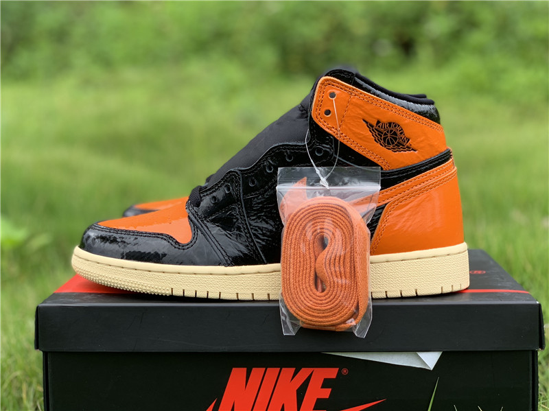 Air Jordan 1 Retro High OG โShattered Backboardโ3.0 555088-028