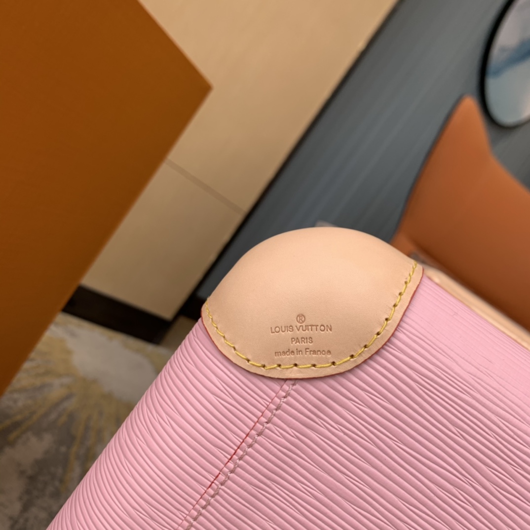 L*ouis V*uitton Luggage