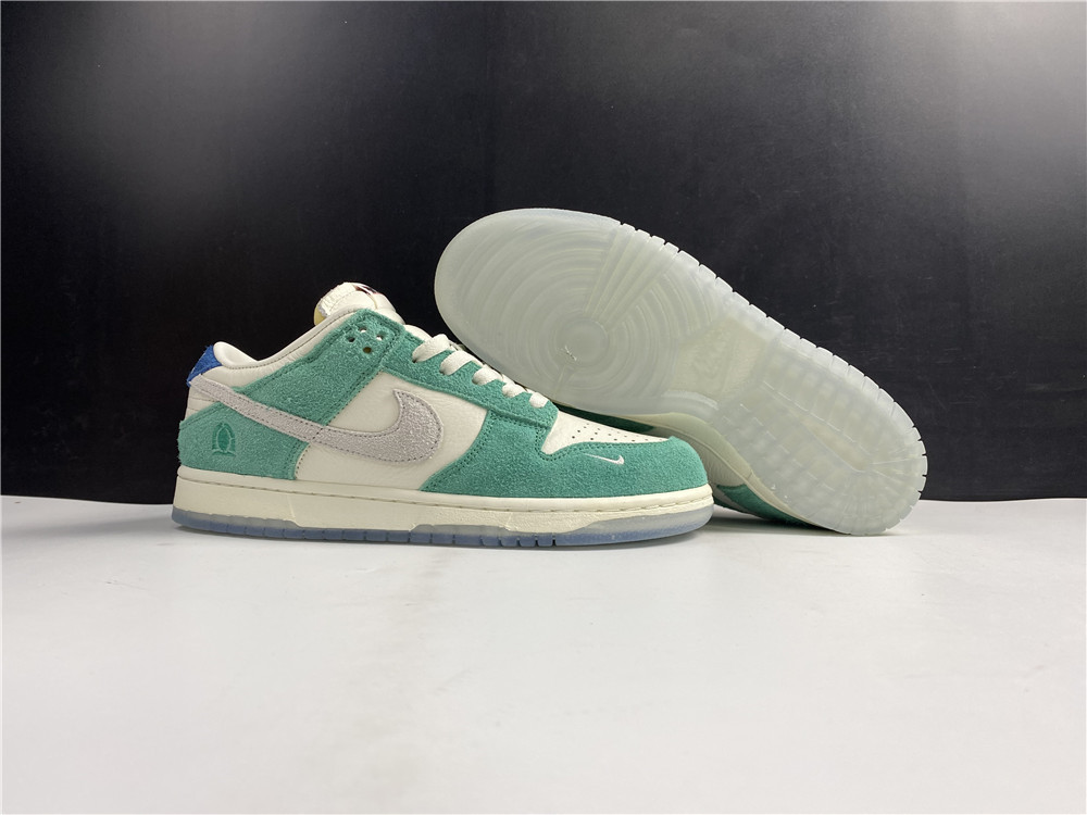 from Kasina x Nike Dunk Low CZ6501-101