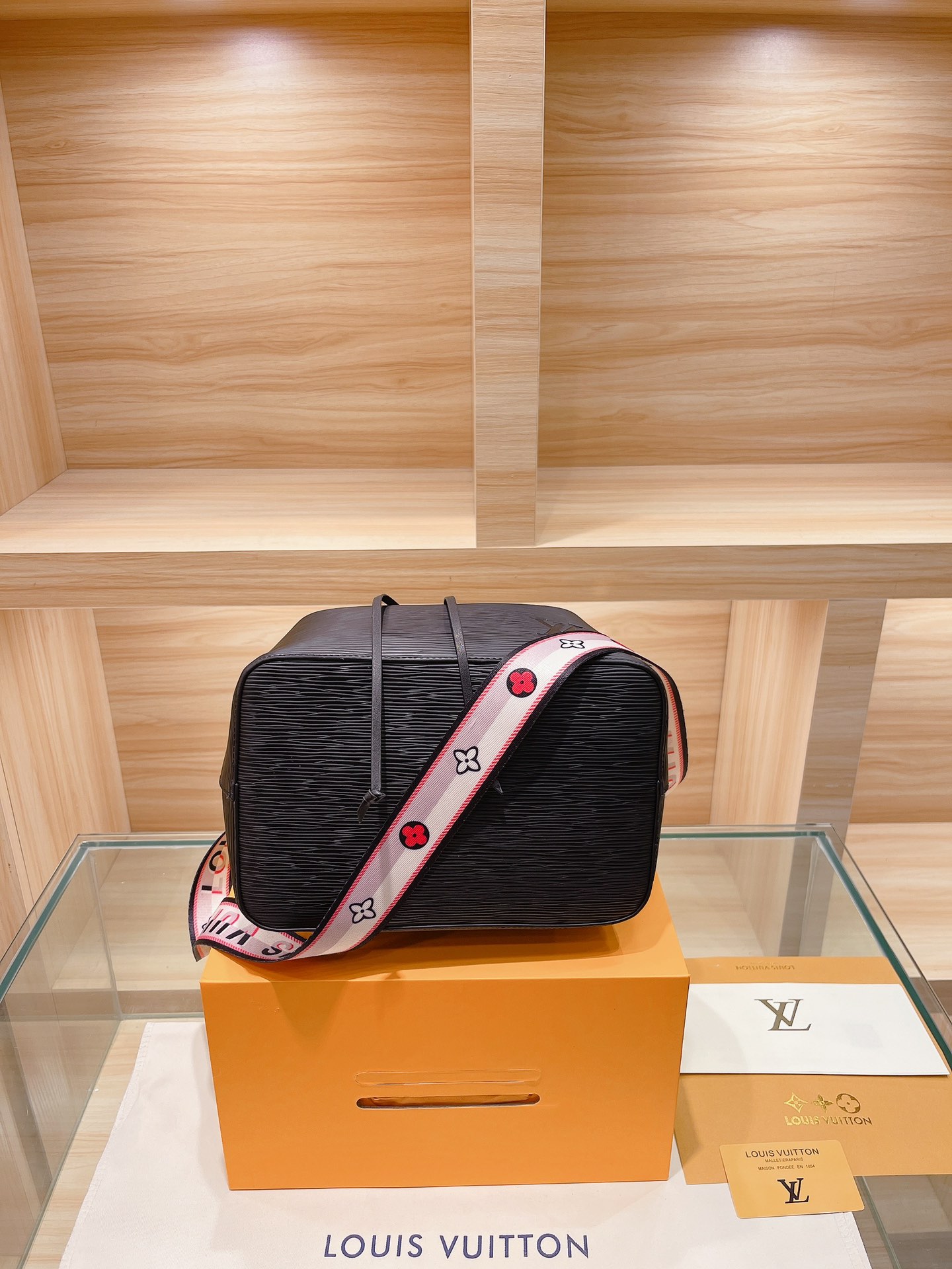 L*ouis V*uitton Top Bag 25*26cm