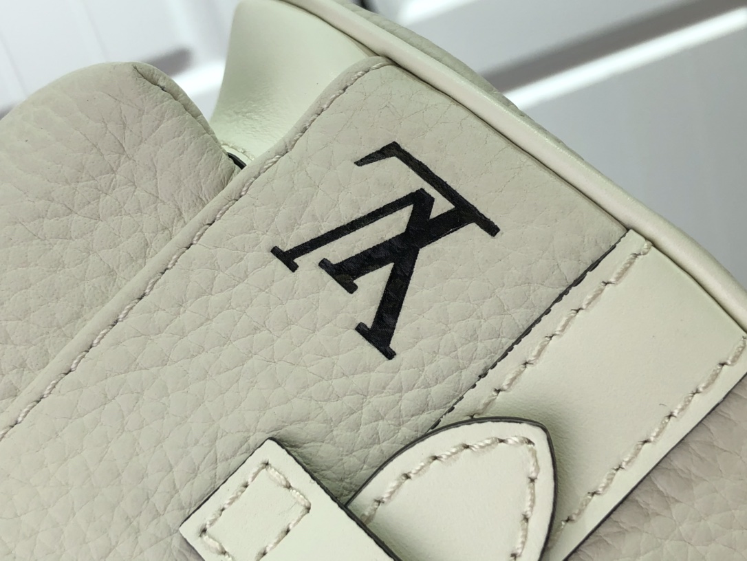 L*ouis V*uitton Top Bag 14*19.5*5cm