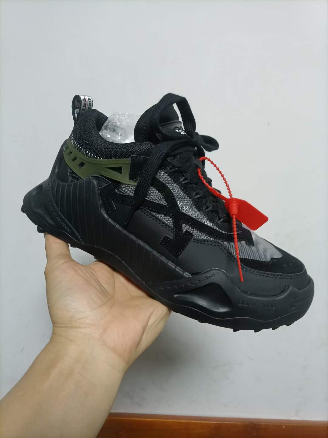 Men O*ff W*hite Top Sneaker