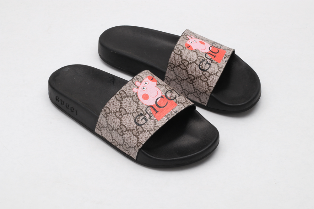 G*cci Sandals