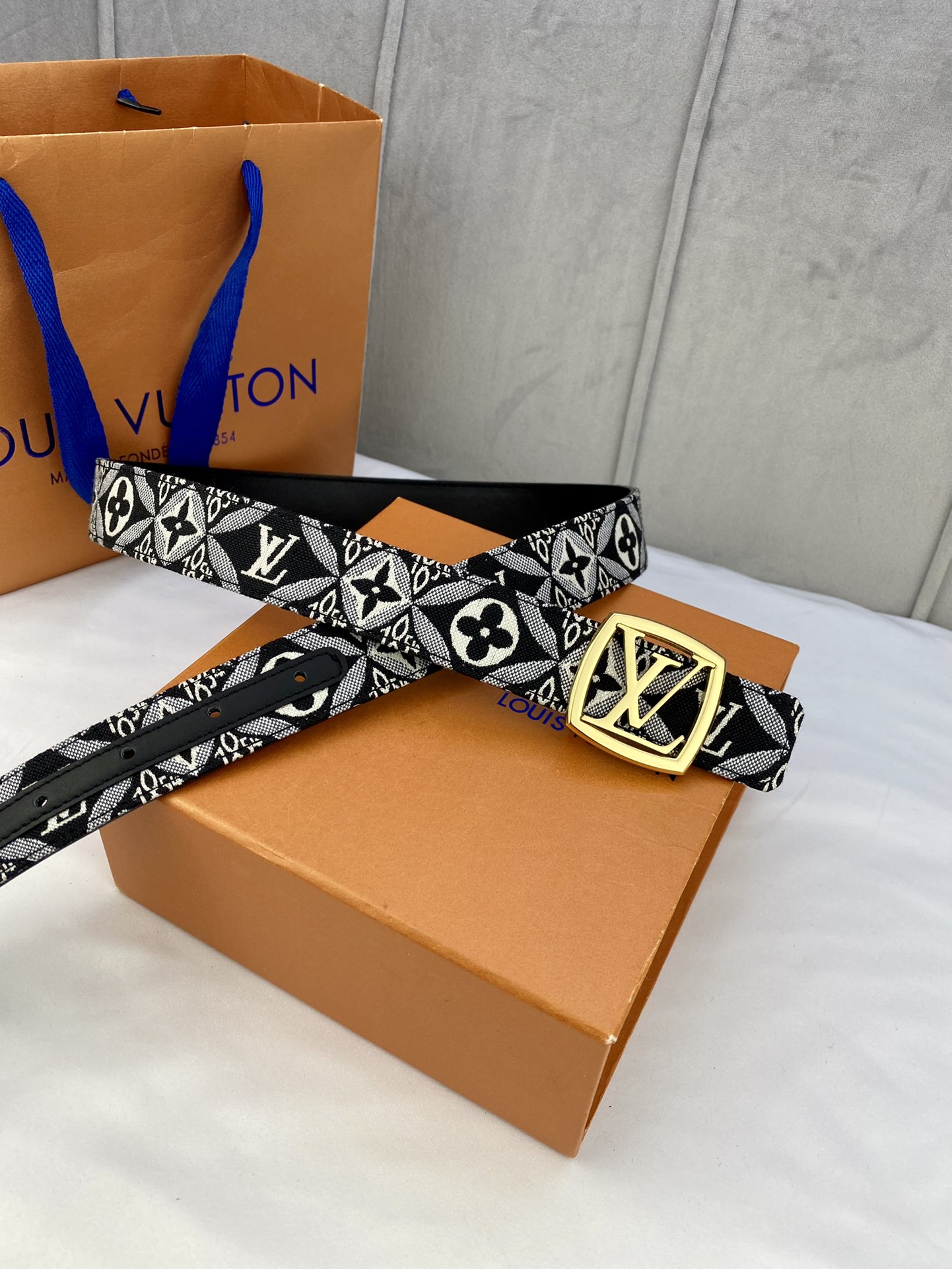 L*ouis V*uitton Belts Top Version