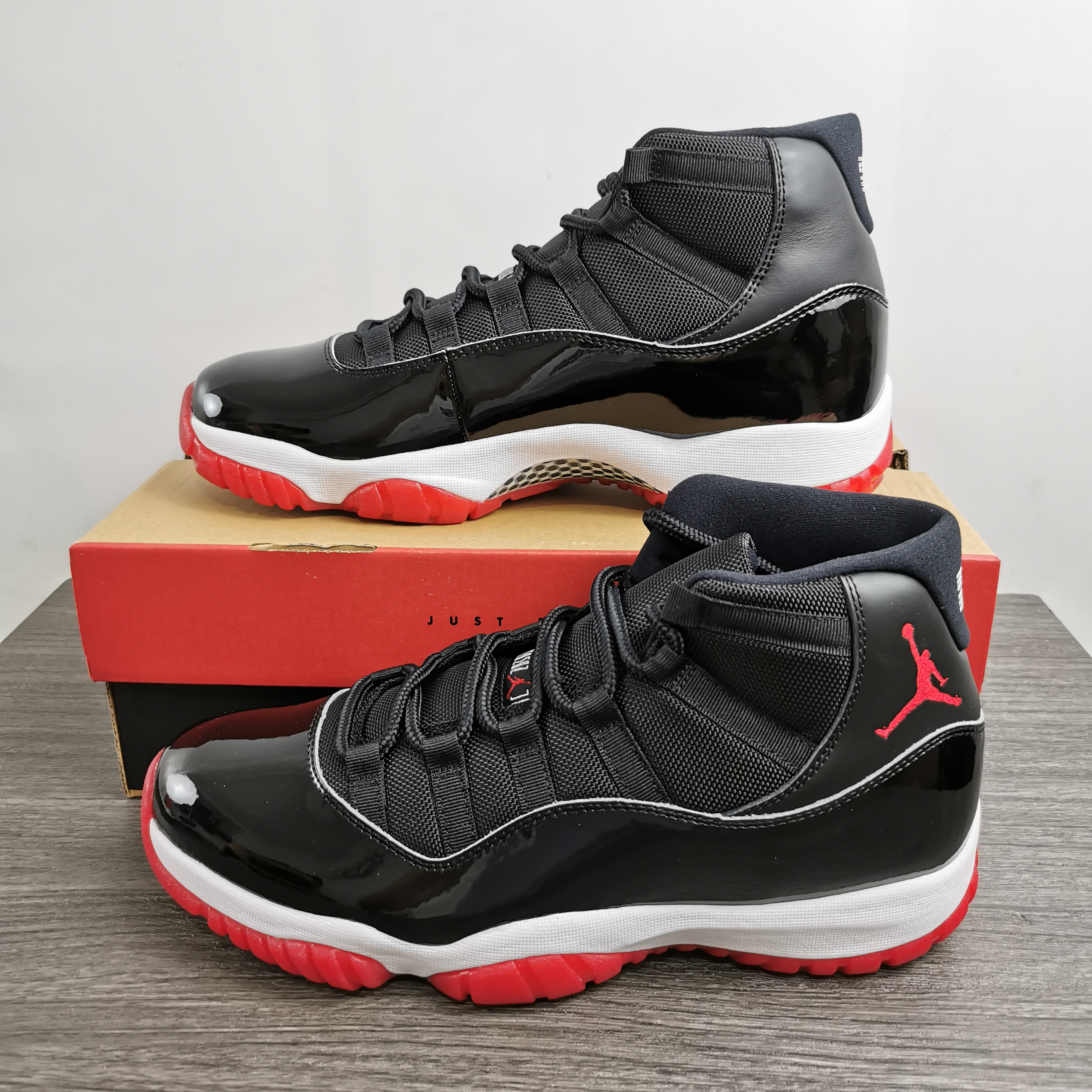 Air Jordan 11 โBredโ 378037-061