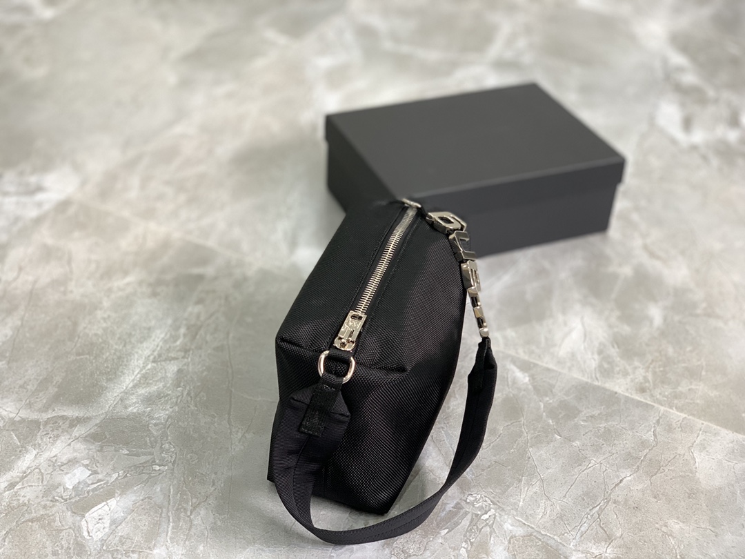 A*lexander W*ang Top Bag 22CM