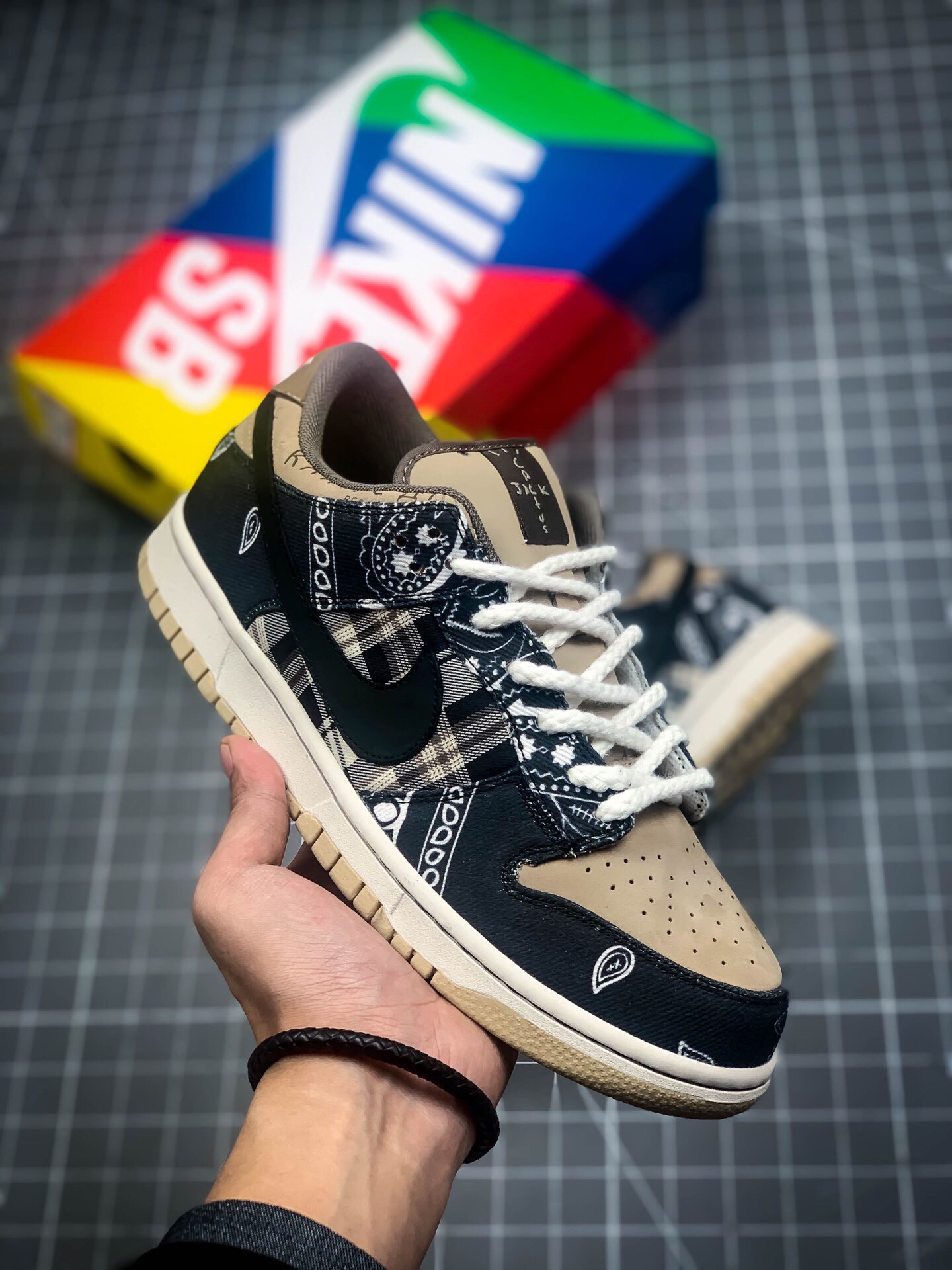 from NIKE 320sb travis scott × sb dunk