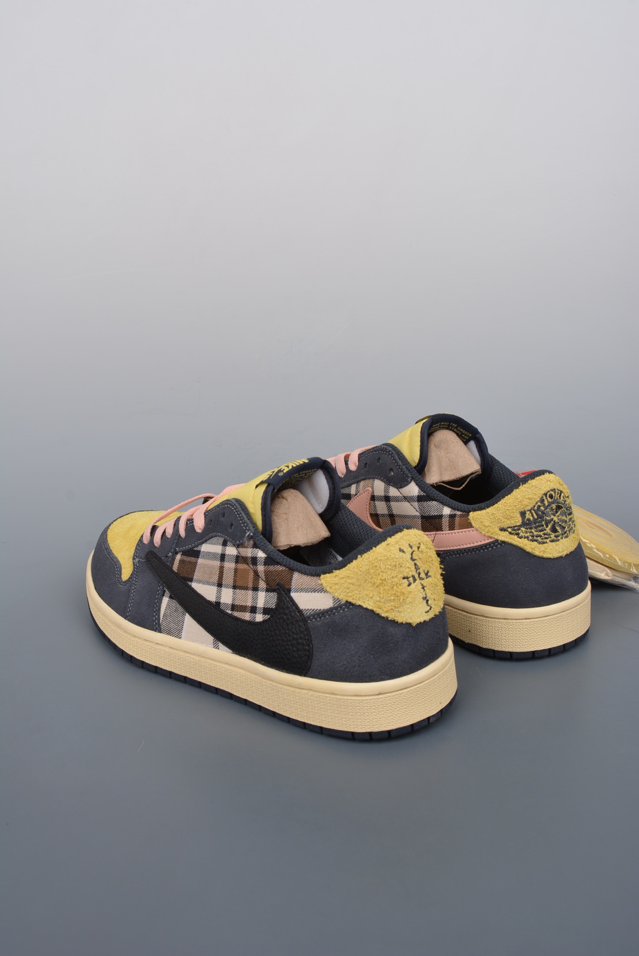 Travis Scott x Air Jordan 1 Low Reverse Mocha