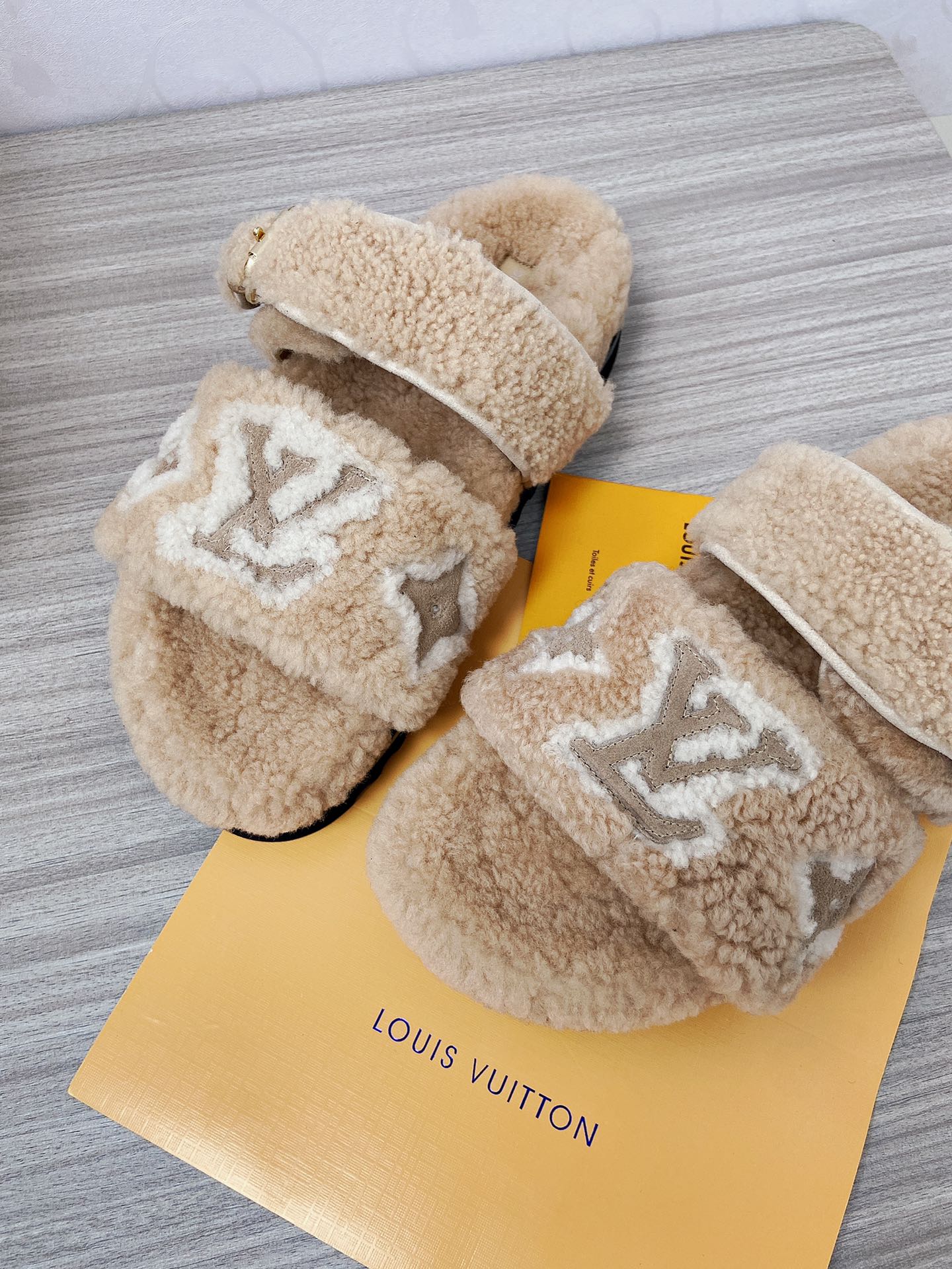 Women L*ouis V*uitton Top Sandals