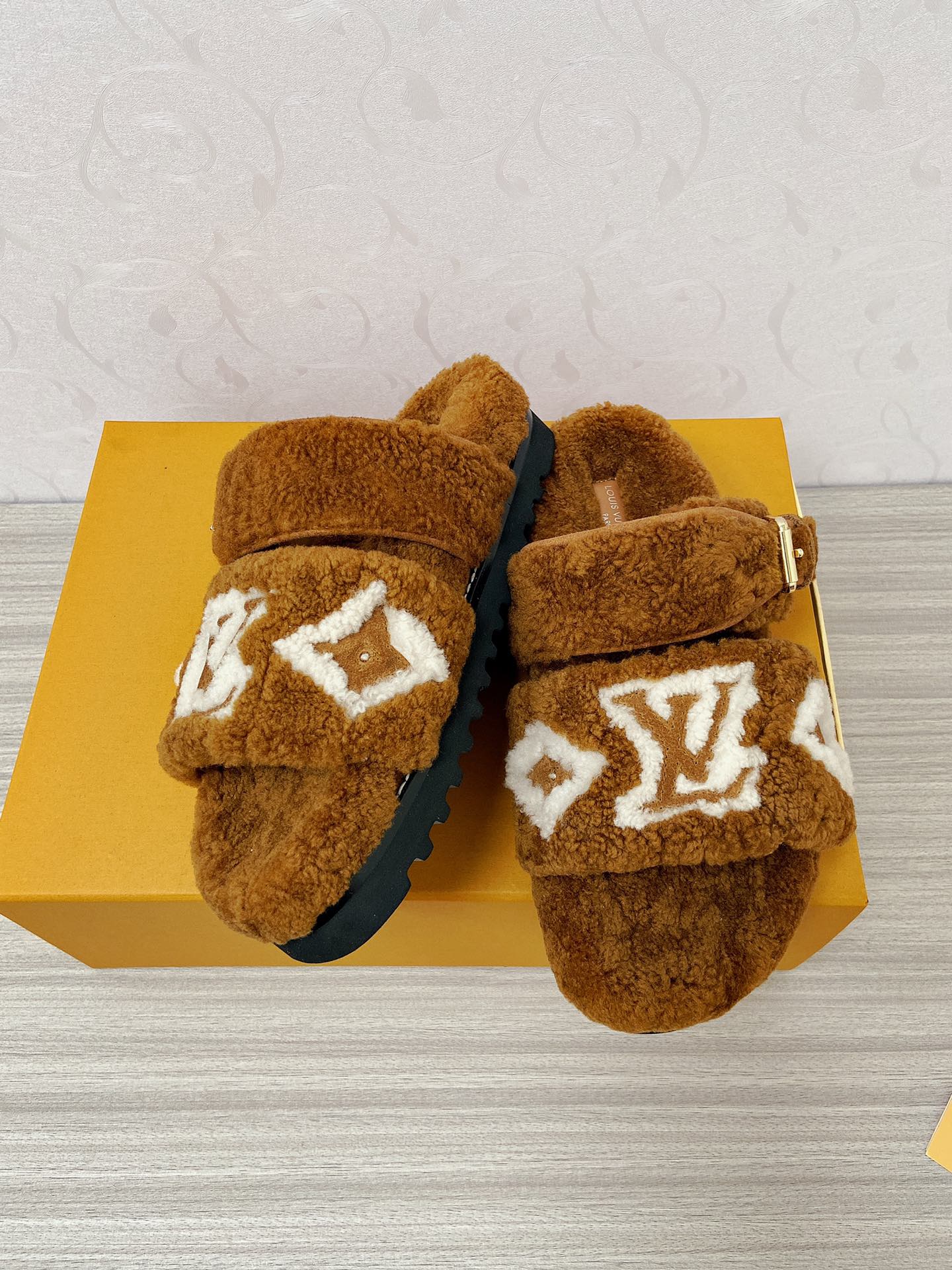 Women L*ouis V*uitton Top Sandals