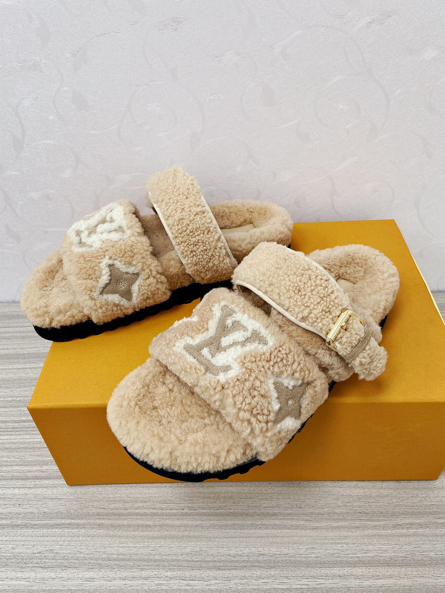 Women L*ouis V*uitton Top Sandals