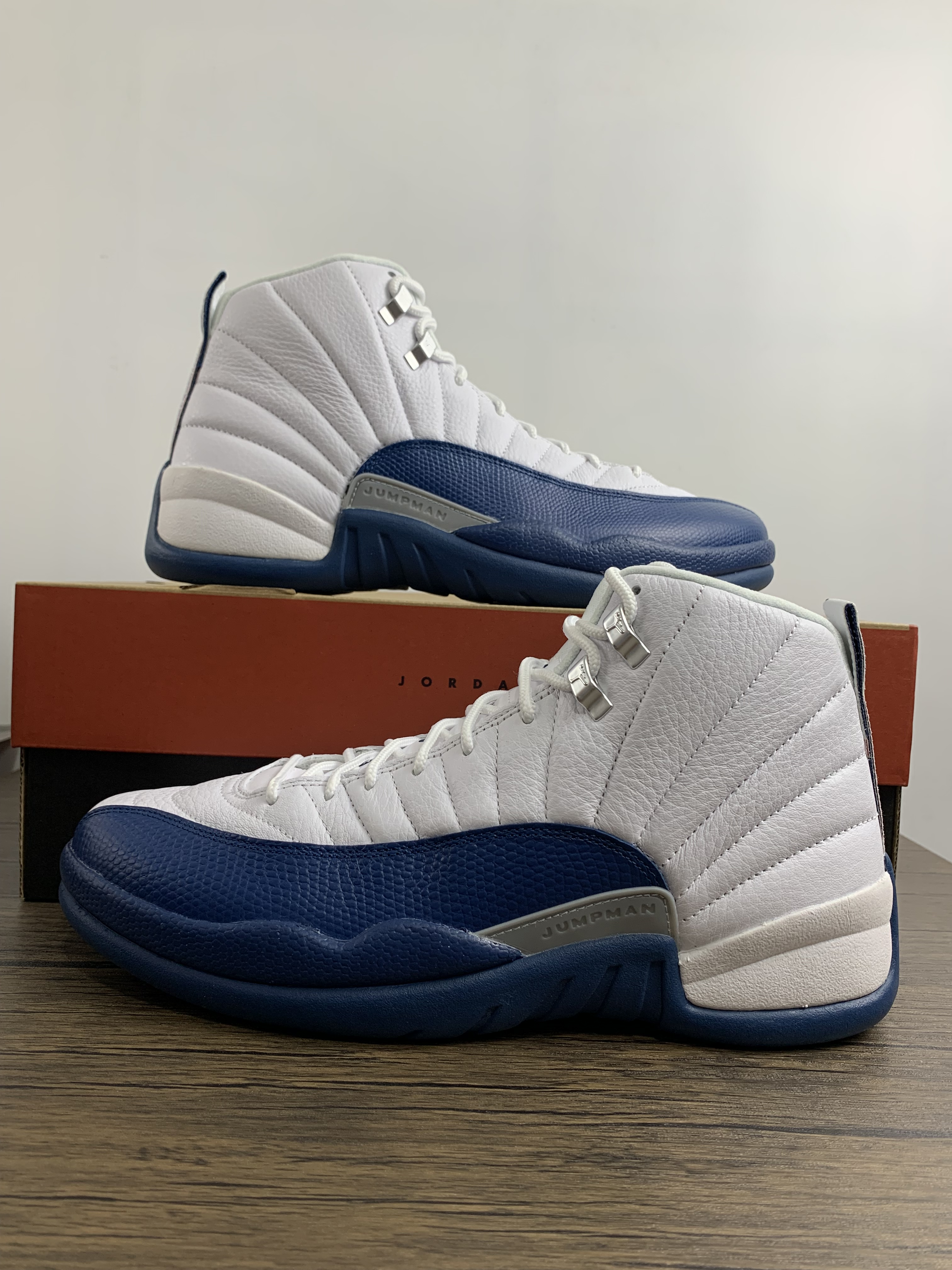 NIKE Air Jordan 12