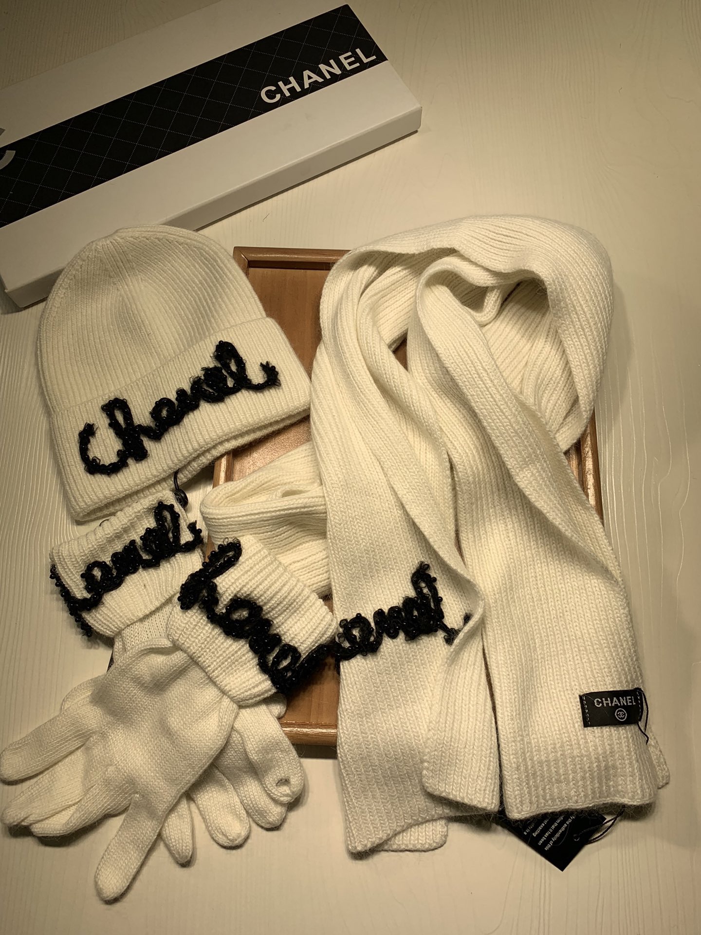 Copy Women Men Hat+Gloves+The scarf C*hanel