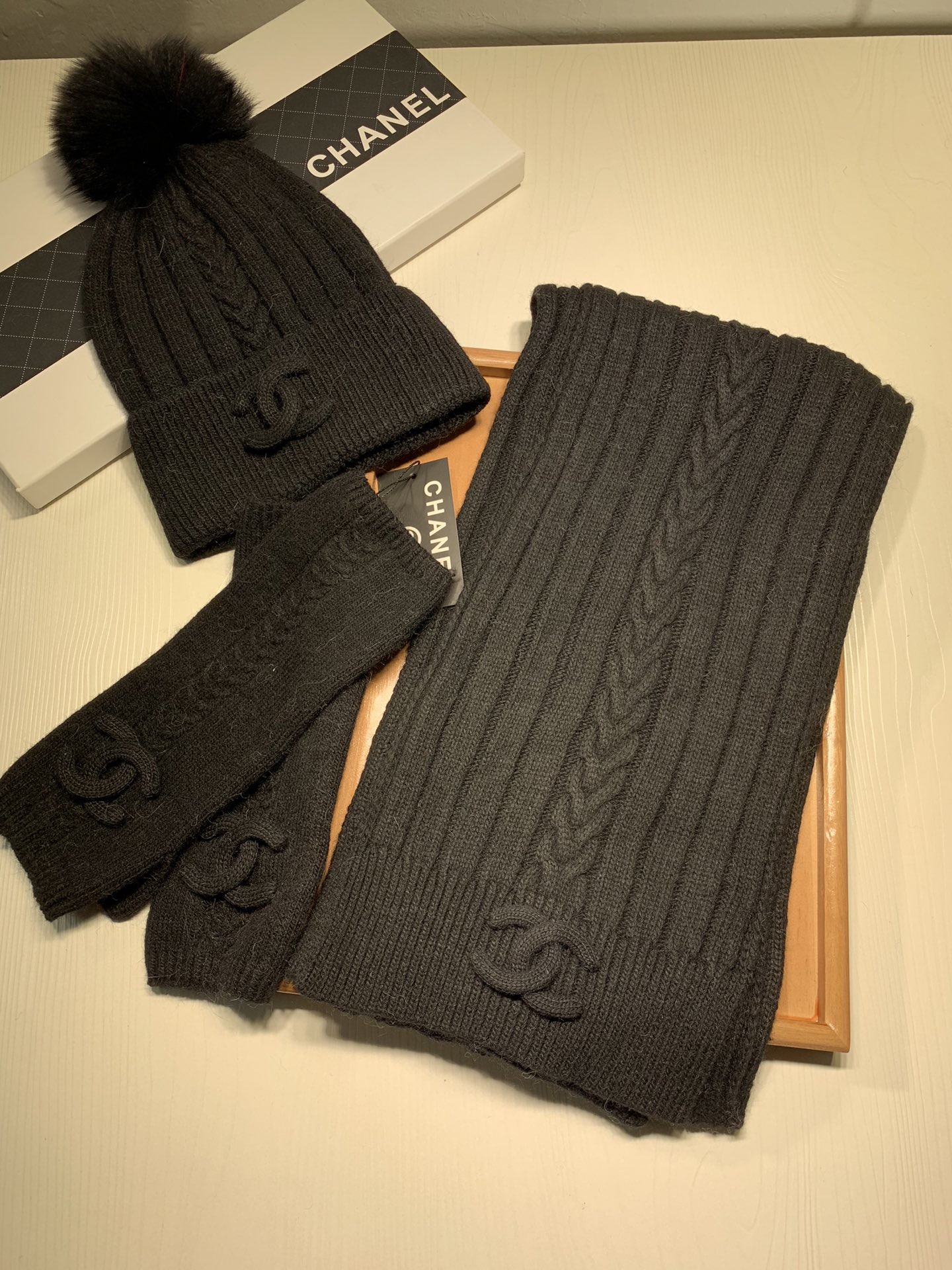 Women Men Hat+Gloves+The scarf C*hanel