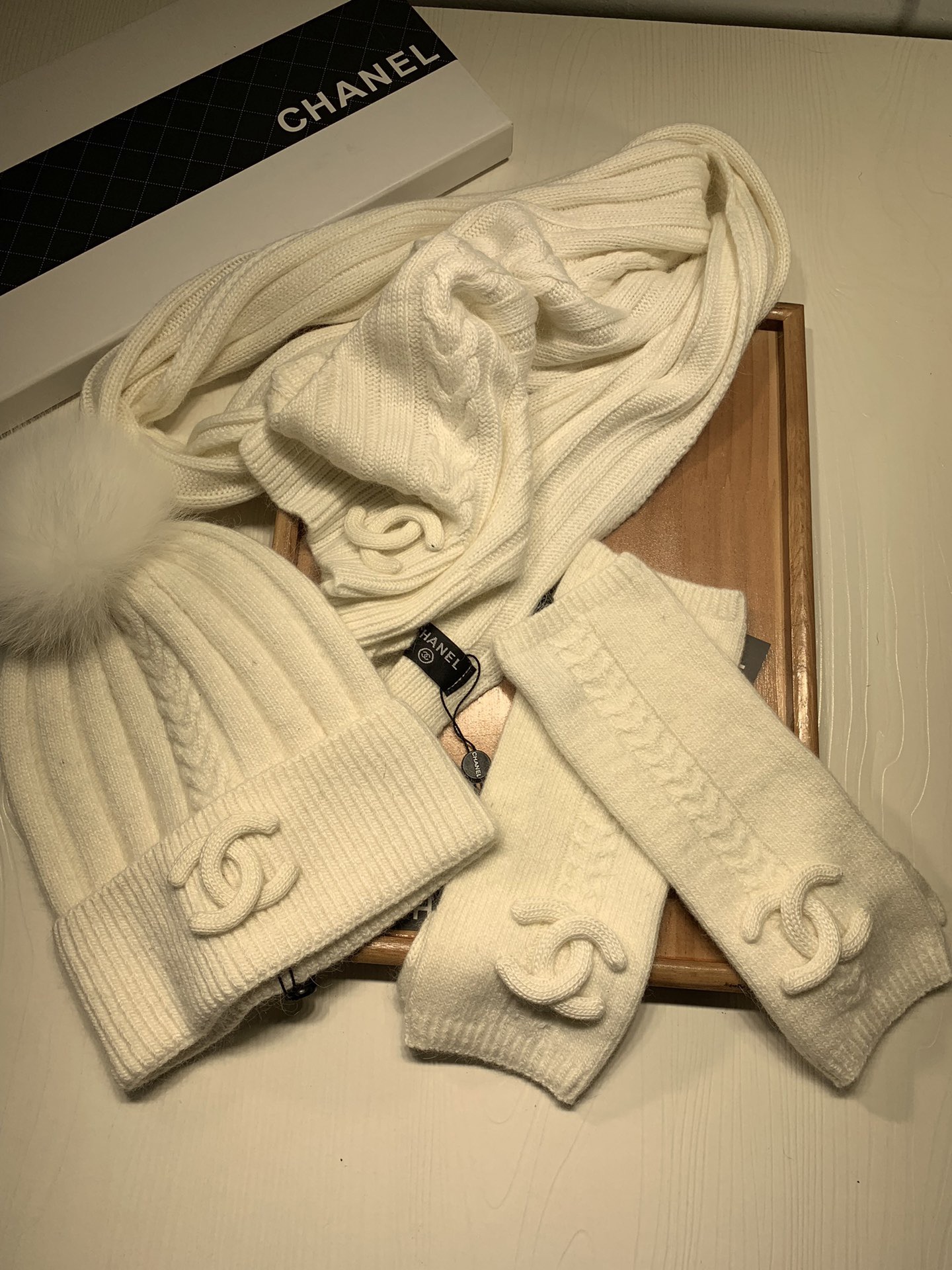 Women Men Hat+Gloves+The scarf C*hanel