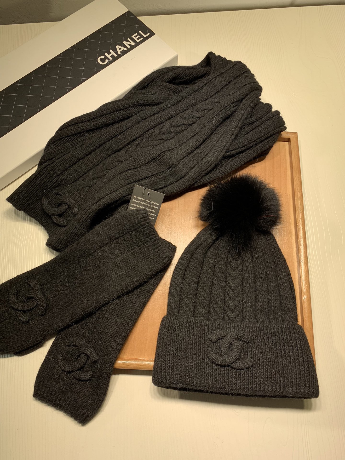 Women Men Hat+Gloves+The scarf C*hanel
