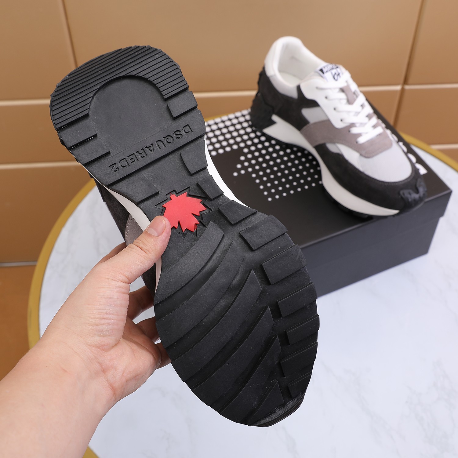 Men O*ff W*hite Top Sneakers