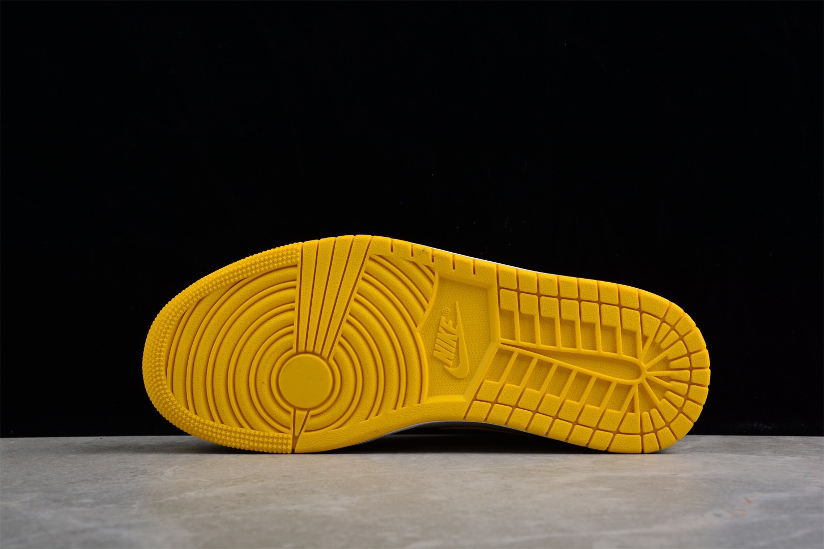 Nike Air Jordan 1 High AJ1