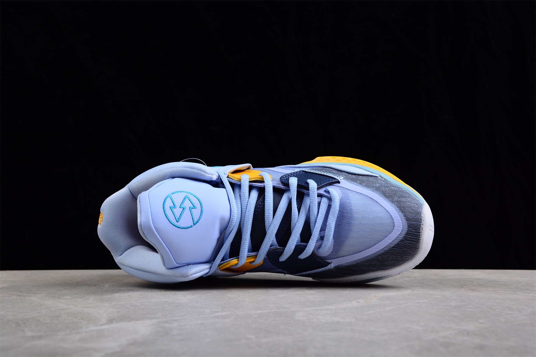 NIKE Kyrie 8 infinity