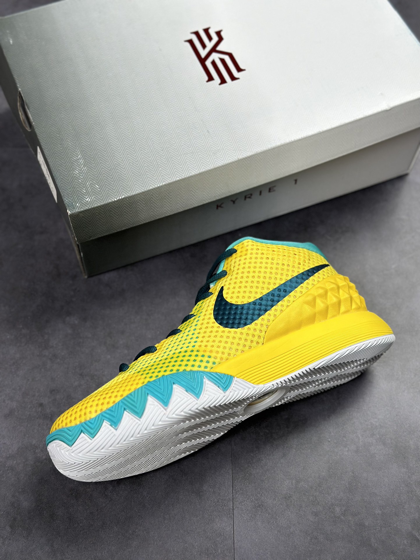 NIKE Kyrie 1