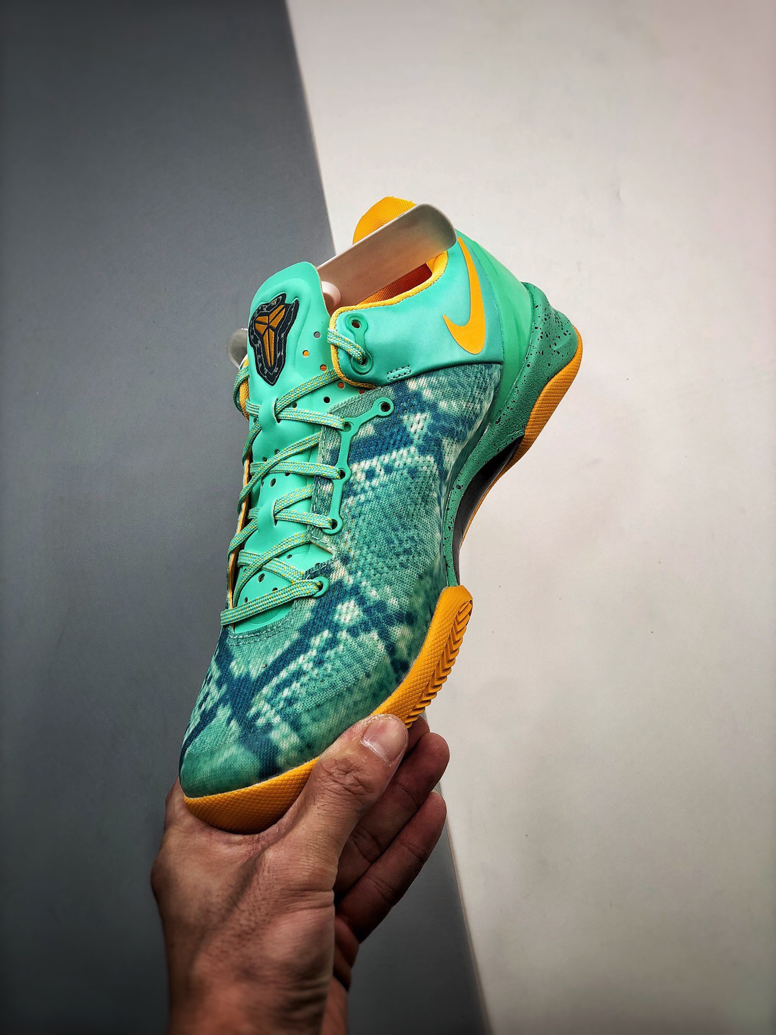 NIKE Kobe 8 green glow