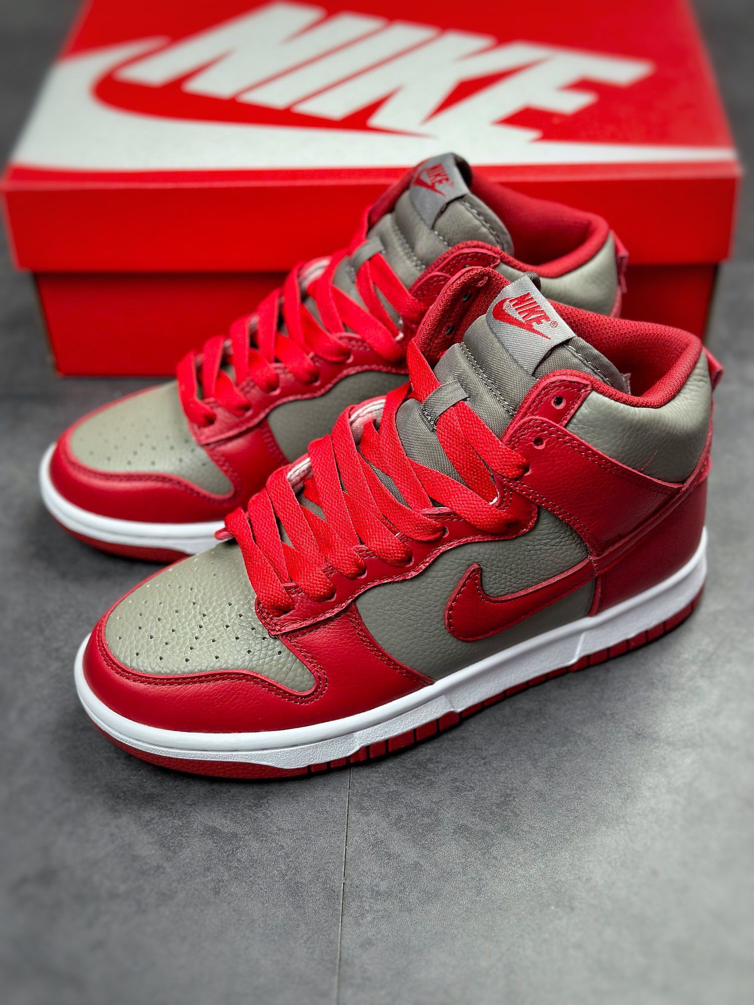 Nike SB Dunk High univ