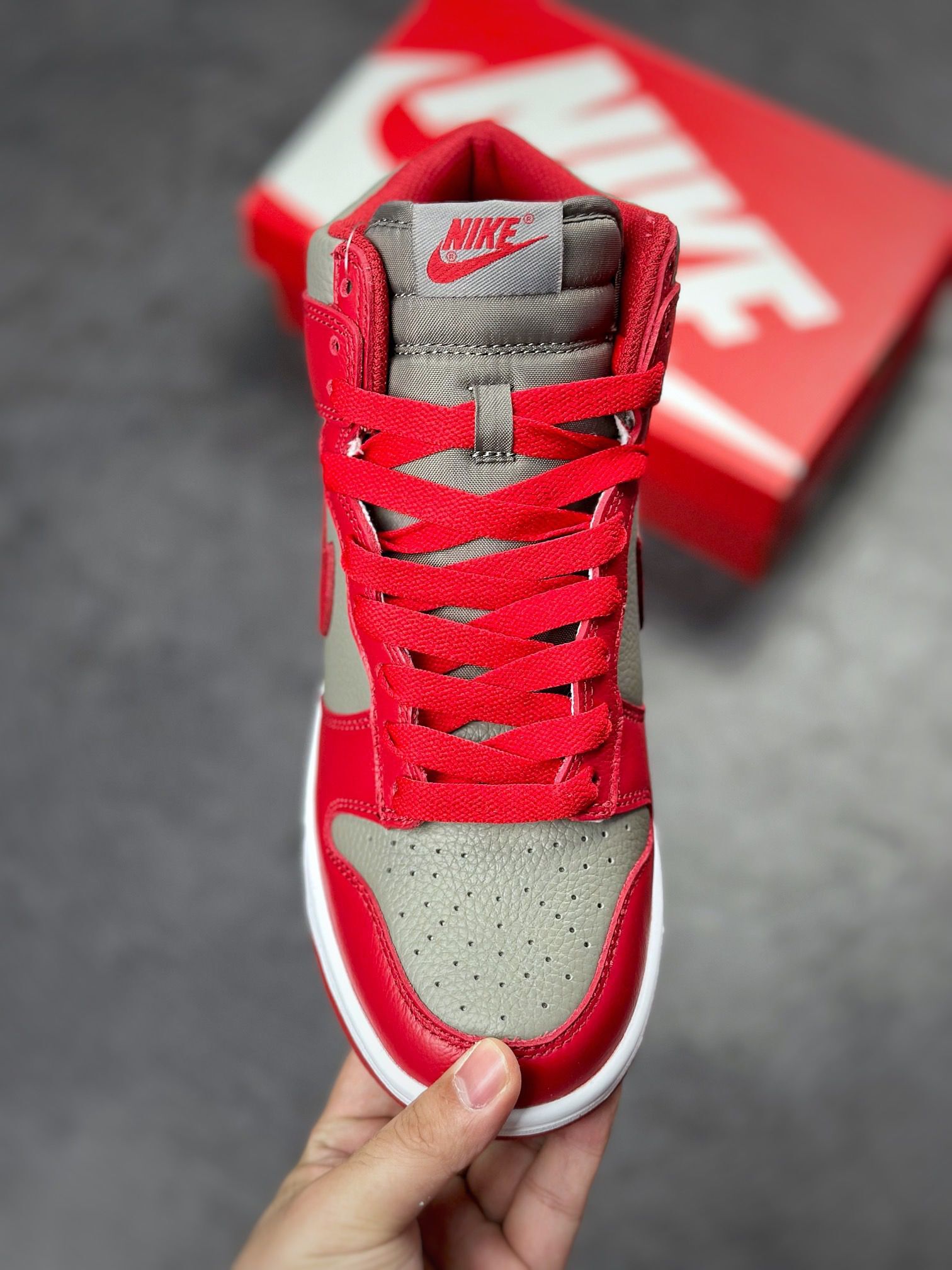 Nike SB Dunk High univ