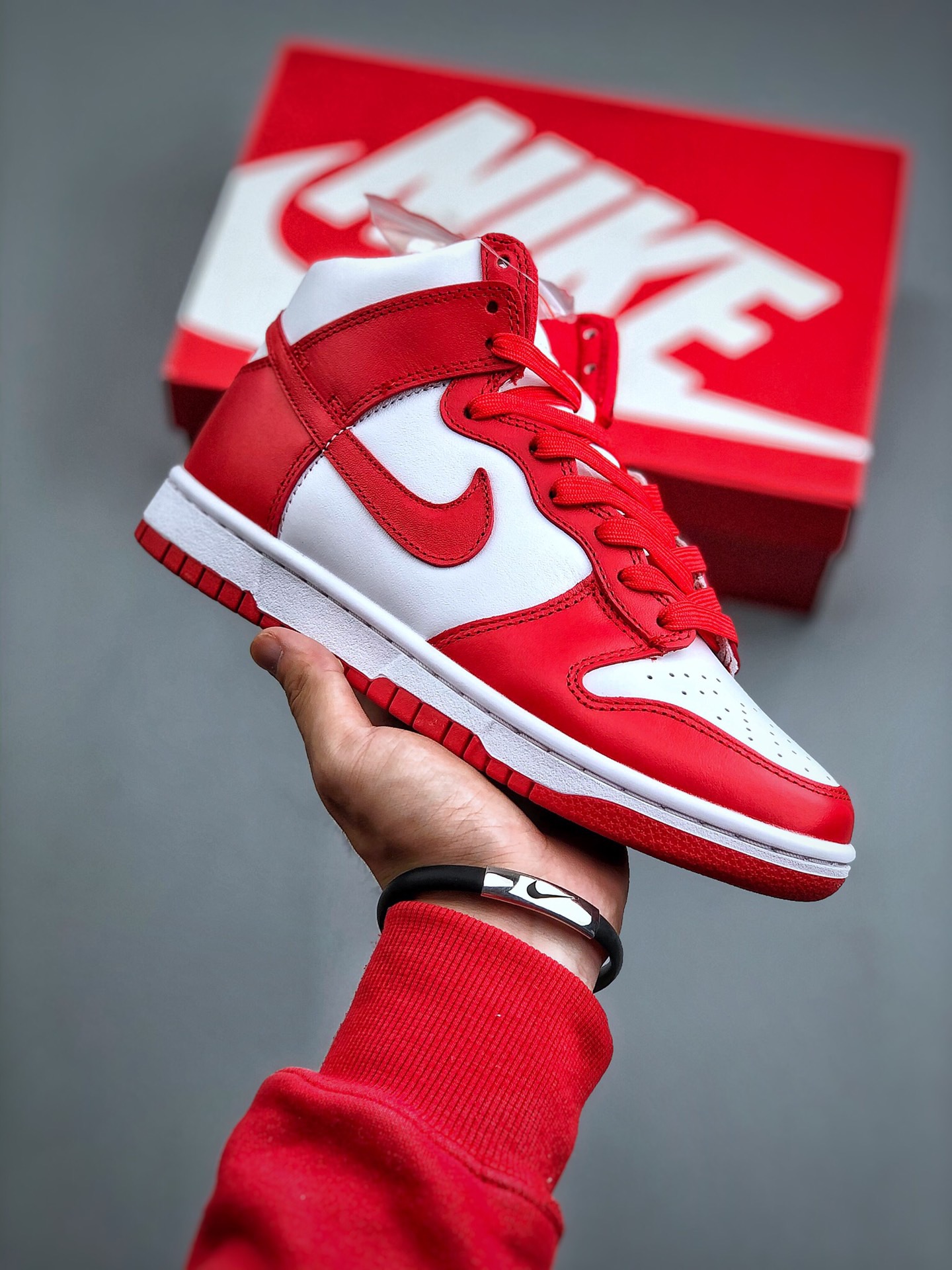 Nike SB Dunk High university red